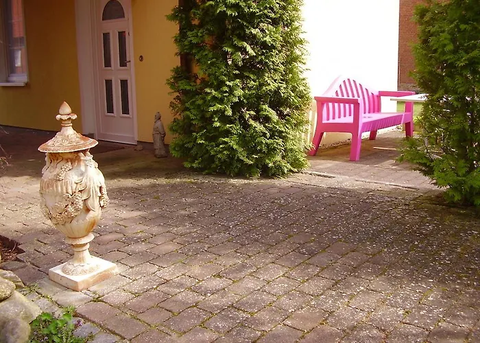 安姆埃尔伯拉德维格公寓 *